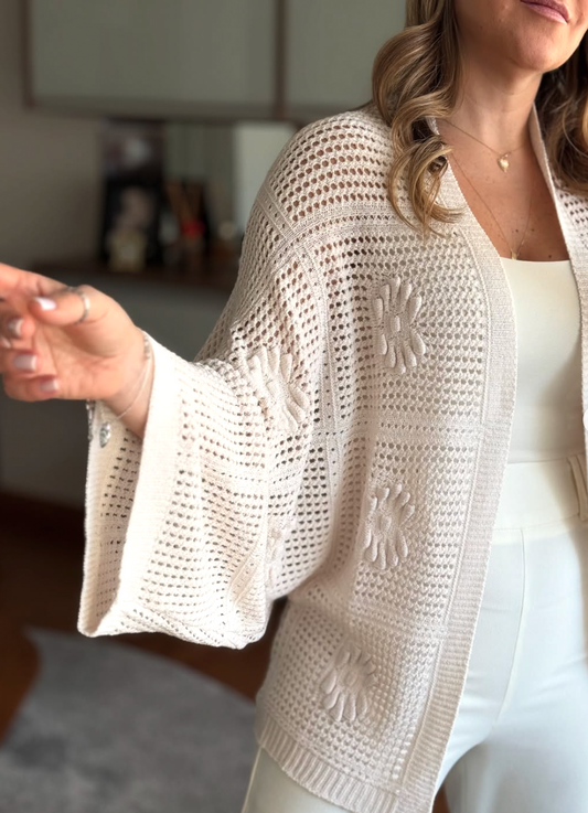 Kimono de Tricot trabalhado com flores