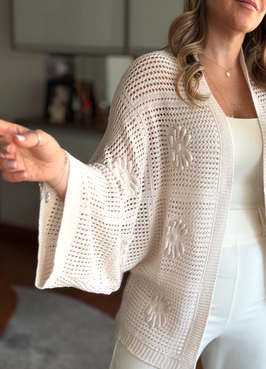Kimono de Tricot trabalhado com flores